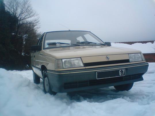 http://renault-9-11.fr/club/html/galerie/galleries/membres/r11/renault11txe/TL/DSC00390.JPG